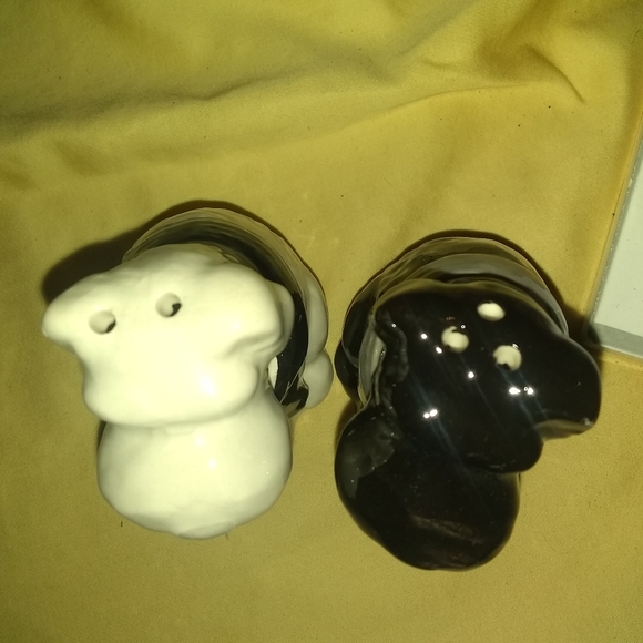 Dog Lover Salt & Pepper Shakers - Picture 4 of 7